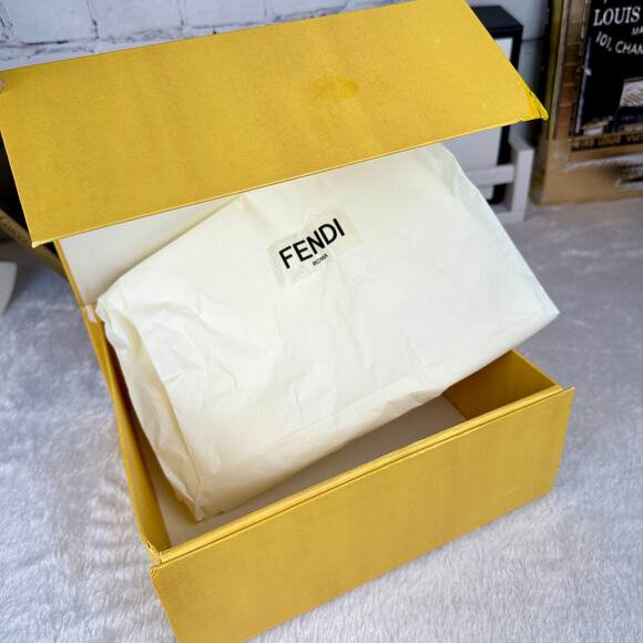 FENDI Magnetic Closure Large Box with tissue paper NICE! - Picture 7 of 11